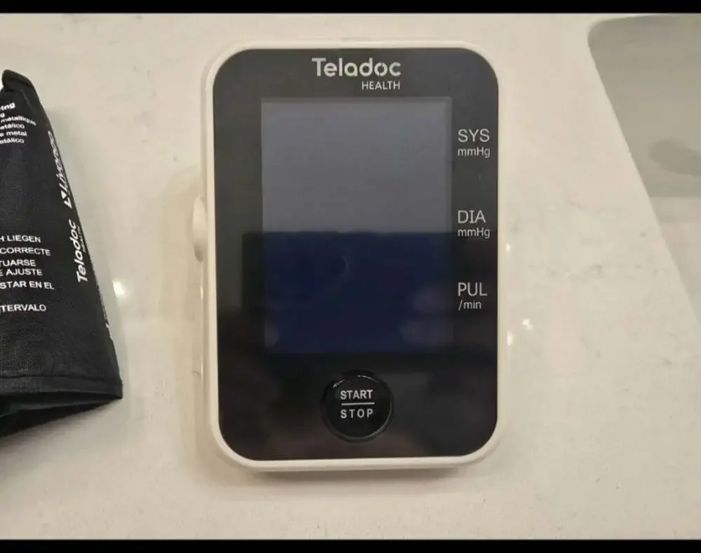 Teladoc Livongo HT945 Connected Blood Pressure Monitor w Cuff Case Batteries